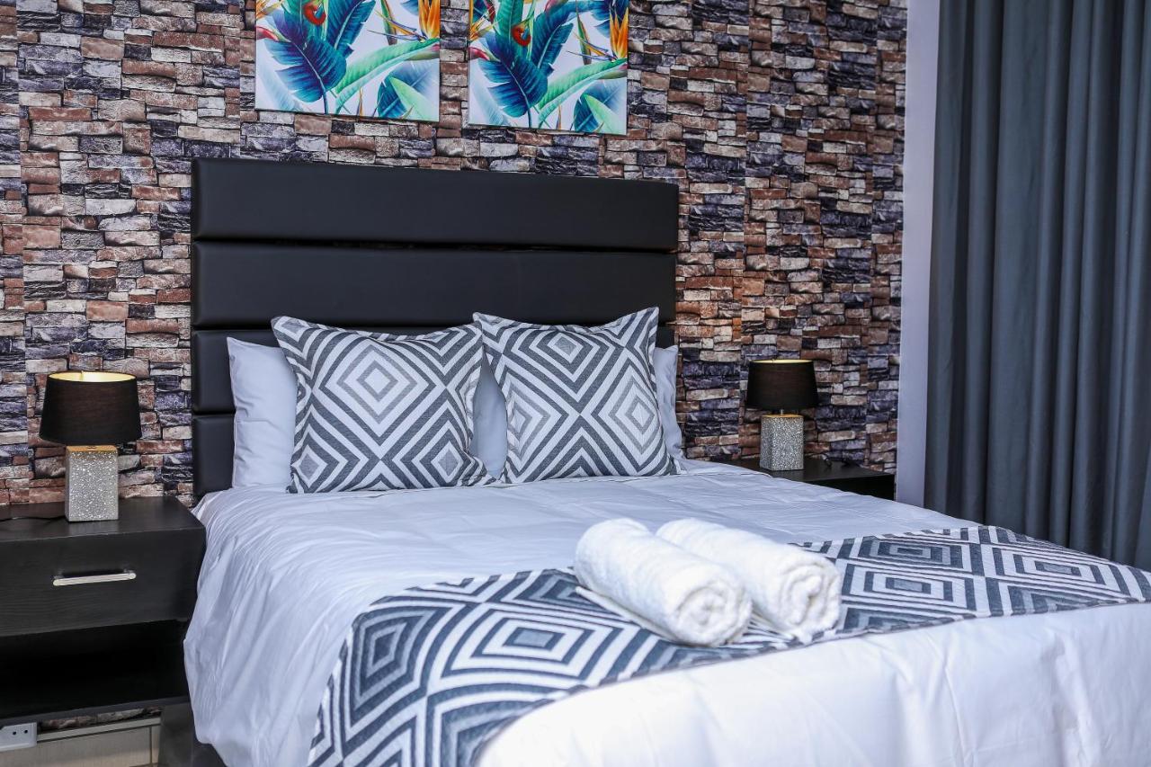 Delux Guesthouse Volksrust Bagian luar foto