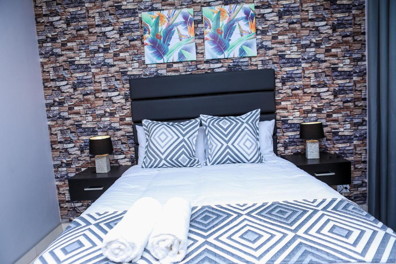 Delux Guesthouse Volksrust Bagian luar foto