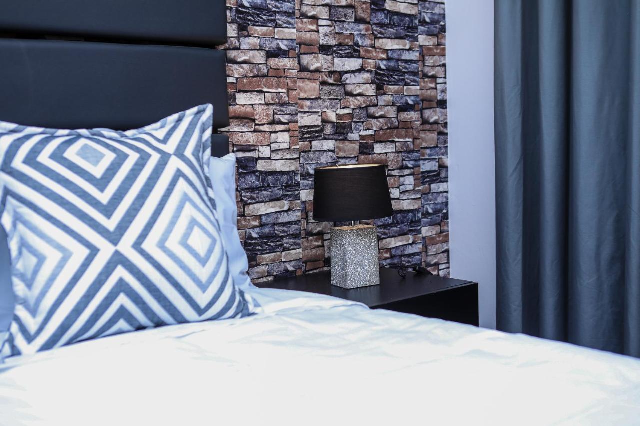 Delux Guesthouse Volksrust Bagian luar foto