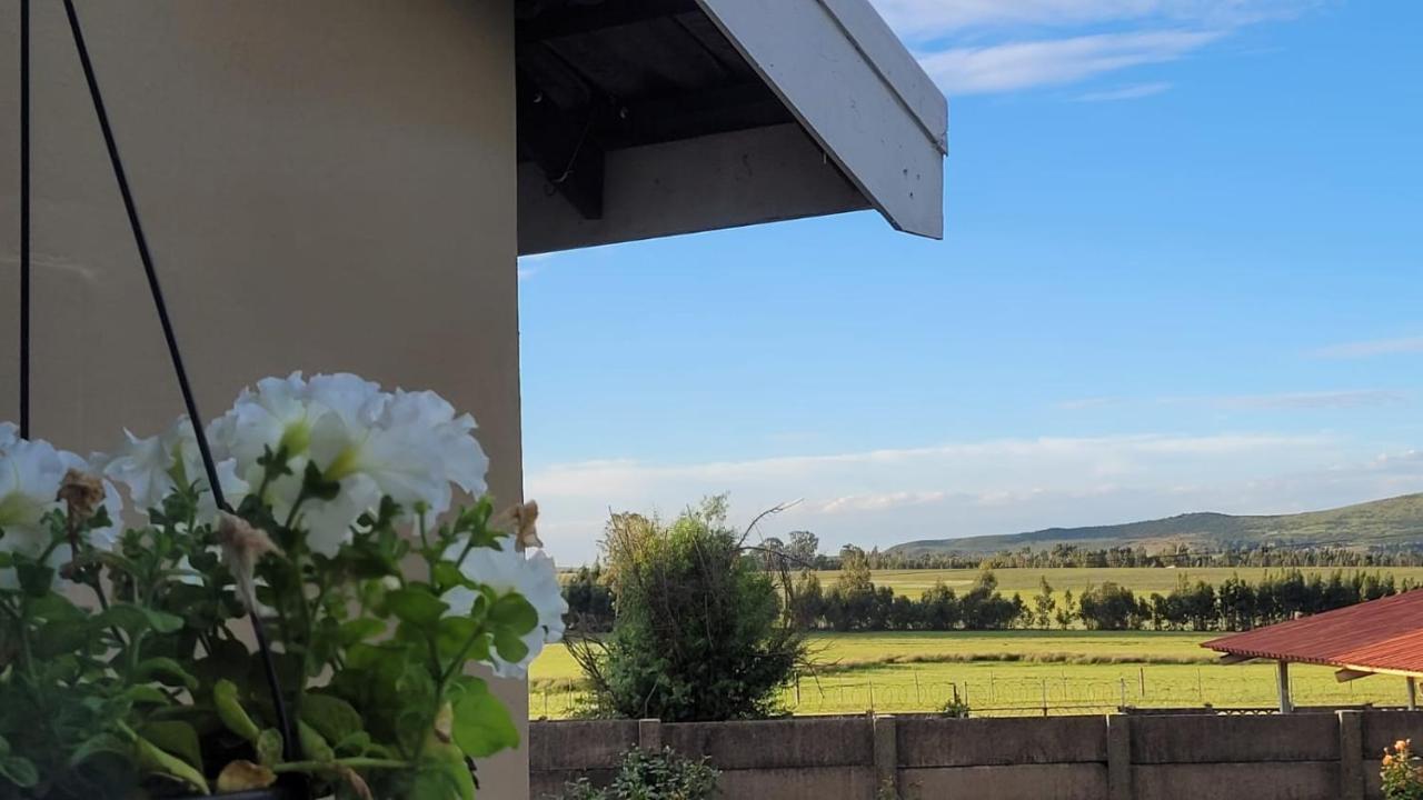 Delux Guesthouse Volksrust Bagian luar foto