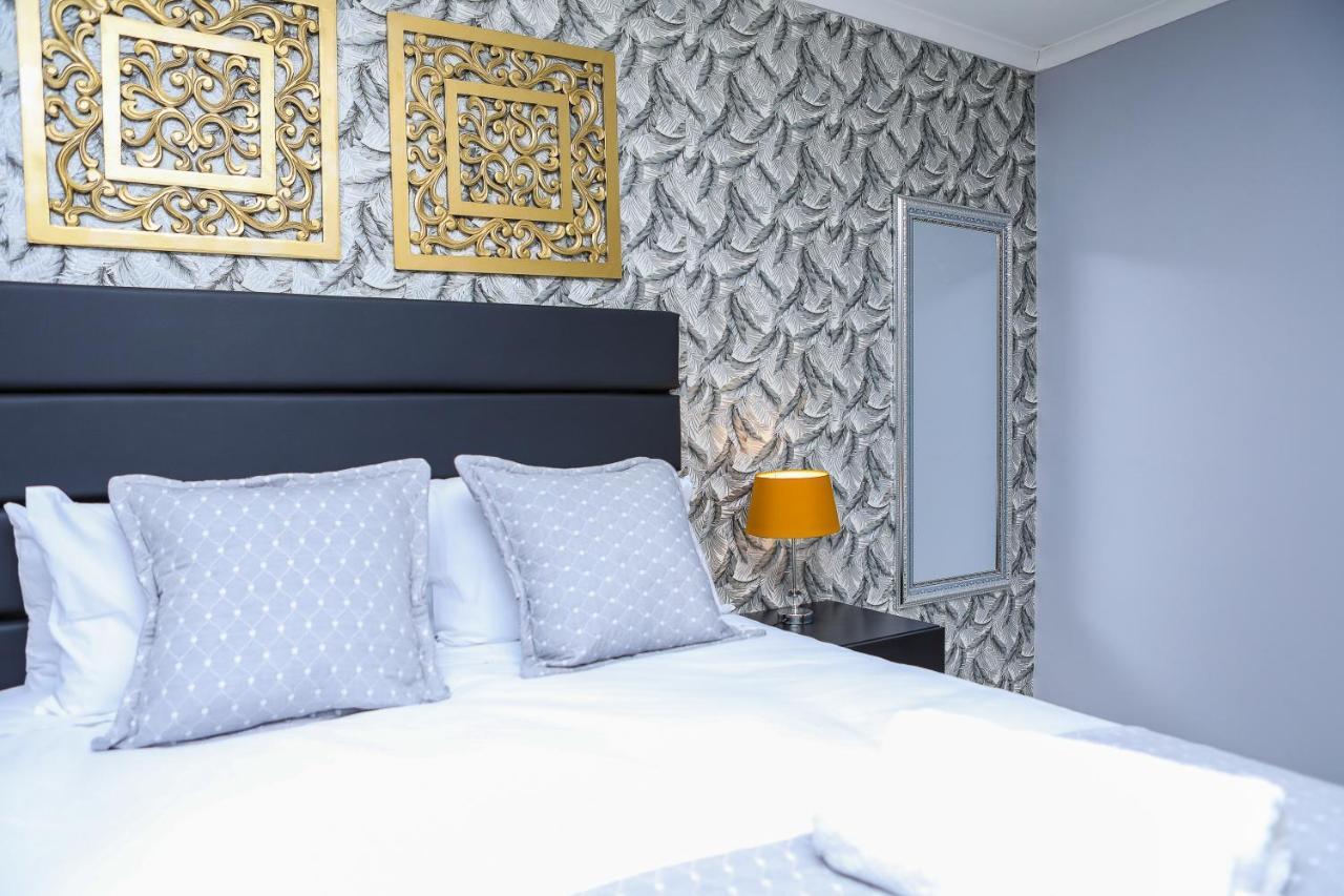 Delux Guesthouse Volksrust Bagian luar foto