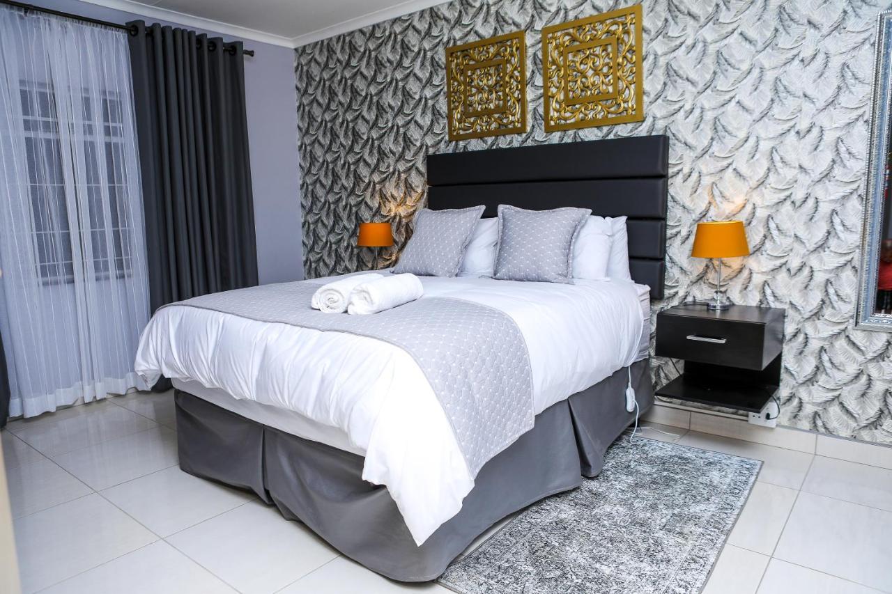 Delux Guesthouse Volksrust Bagian luar foto