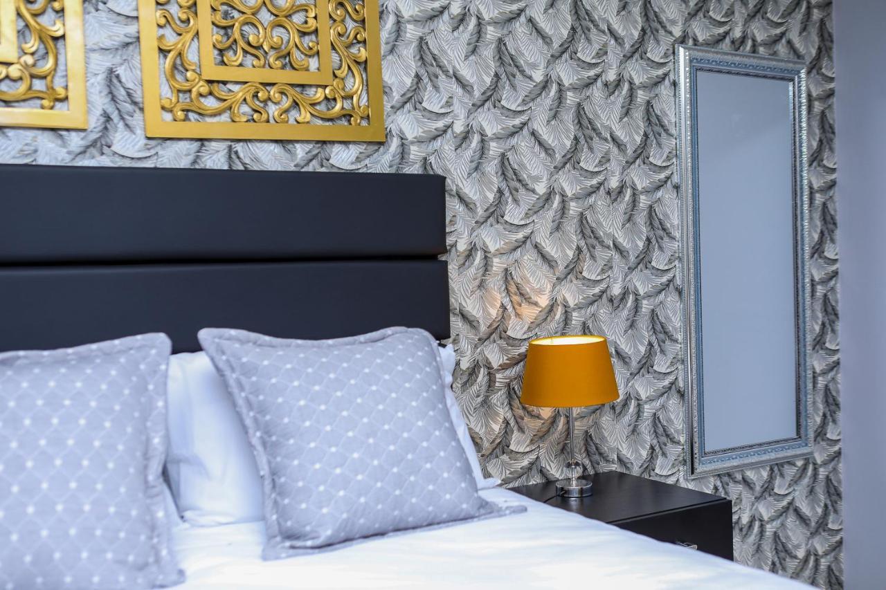 Delux Guesthouse Volksrust Bagian luar foto