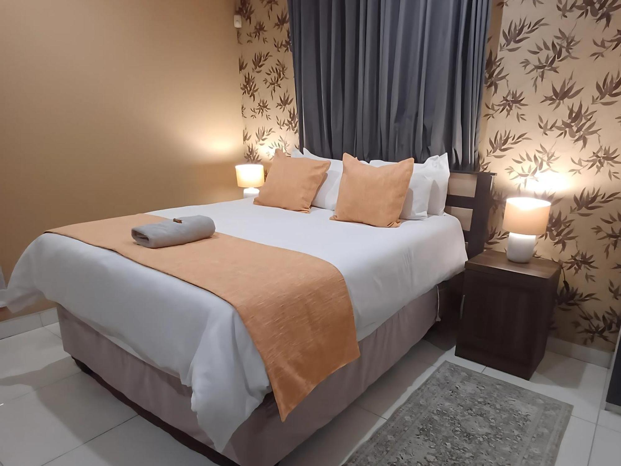 Delux Guesthouse Volksrust Bagian luar foto