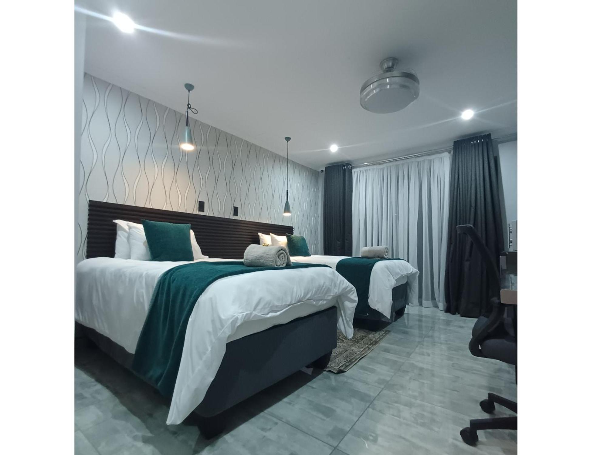 Delux Guesthouse Volksrust Bagian luar foto