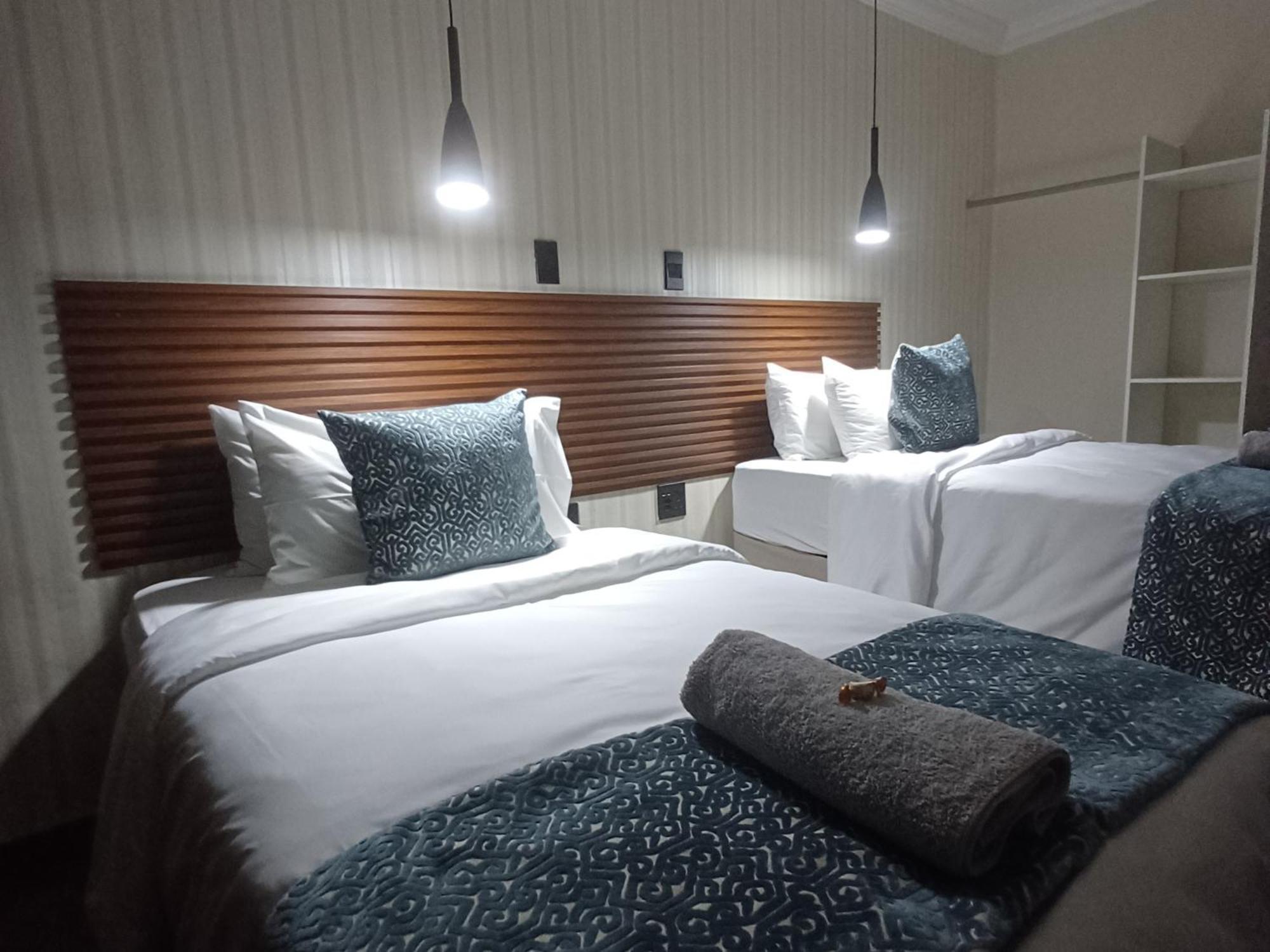 Delux Guesthouse Volksrust Bagian luar foto