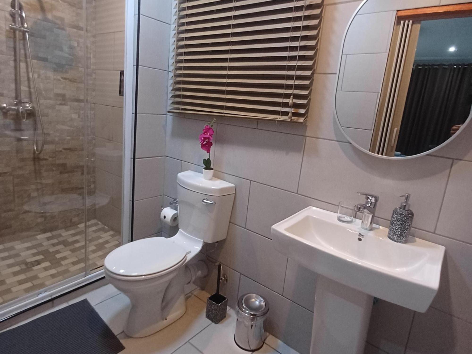 Delux Guesthouse Volksrust Bagian luar foto
