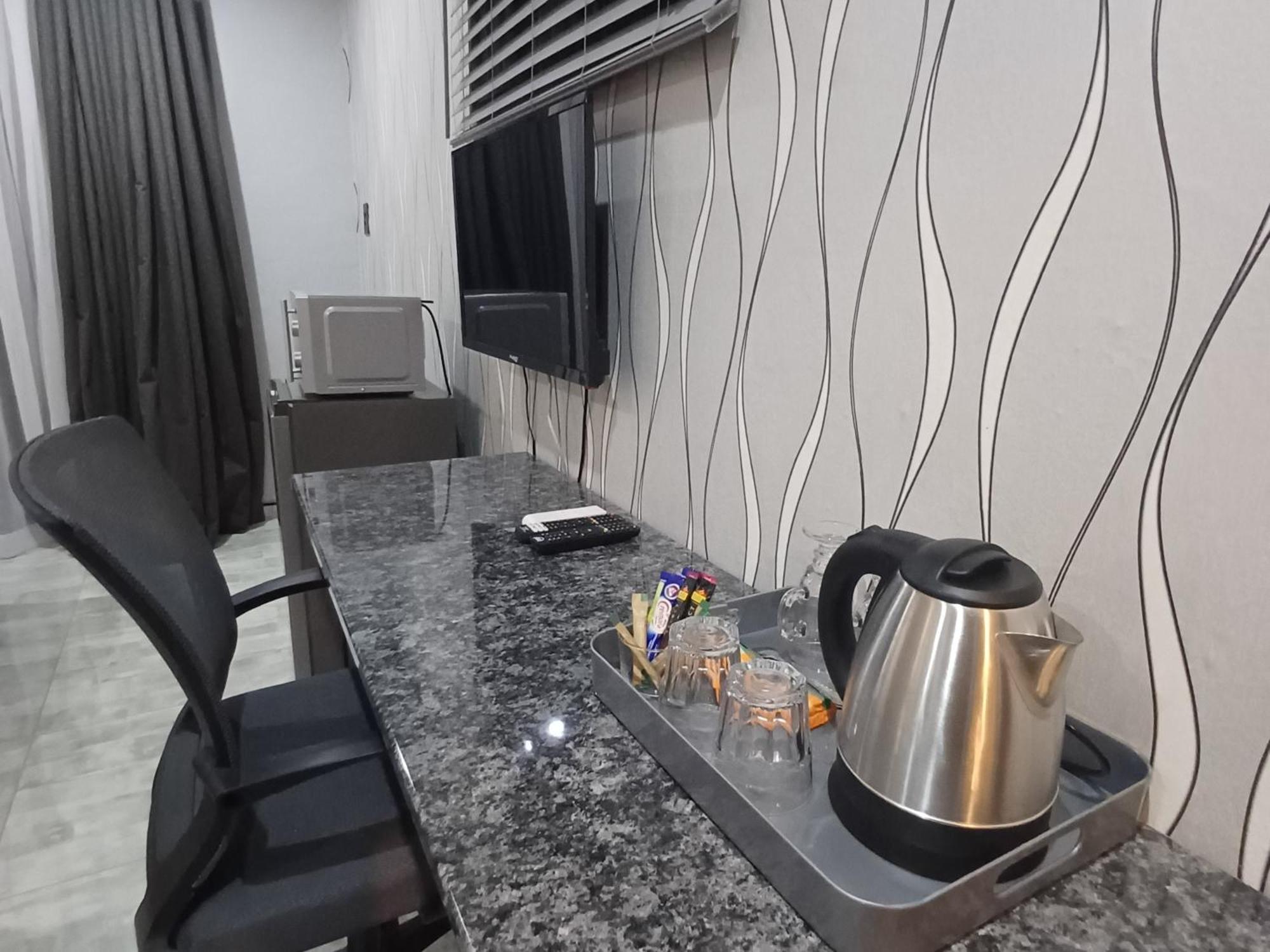 Delux Guesthouse Volksrust Bagian luar foto