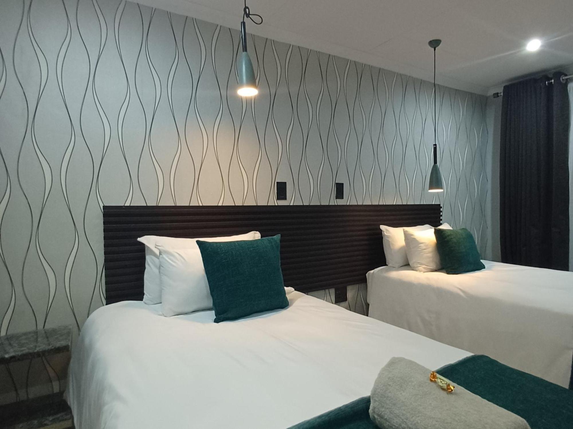 Delux Guesthouse Volksrust Bagian luar foto