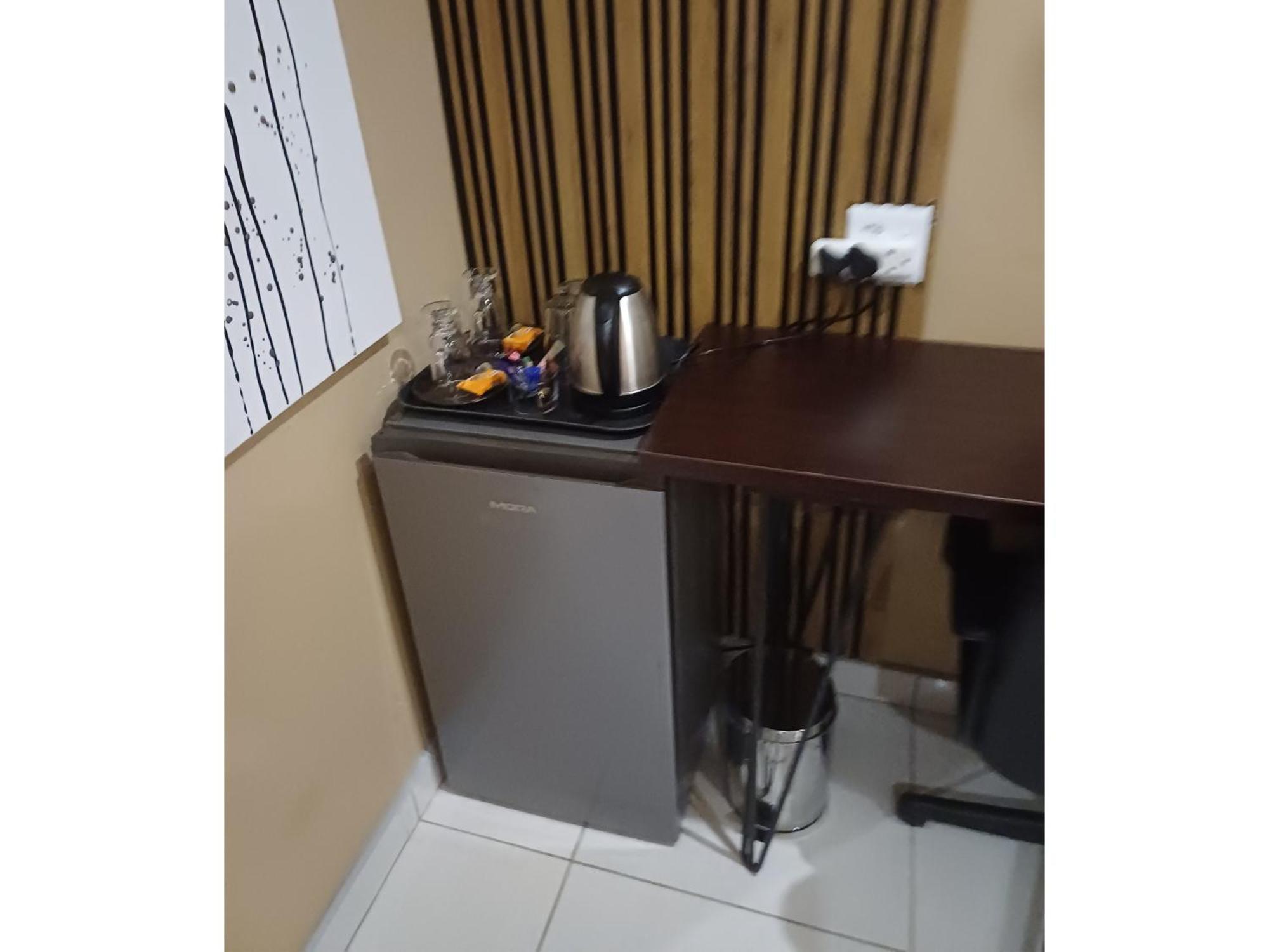Delux Guesthouse Volksrust Bagian luar foto