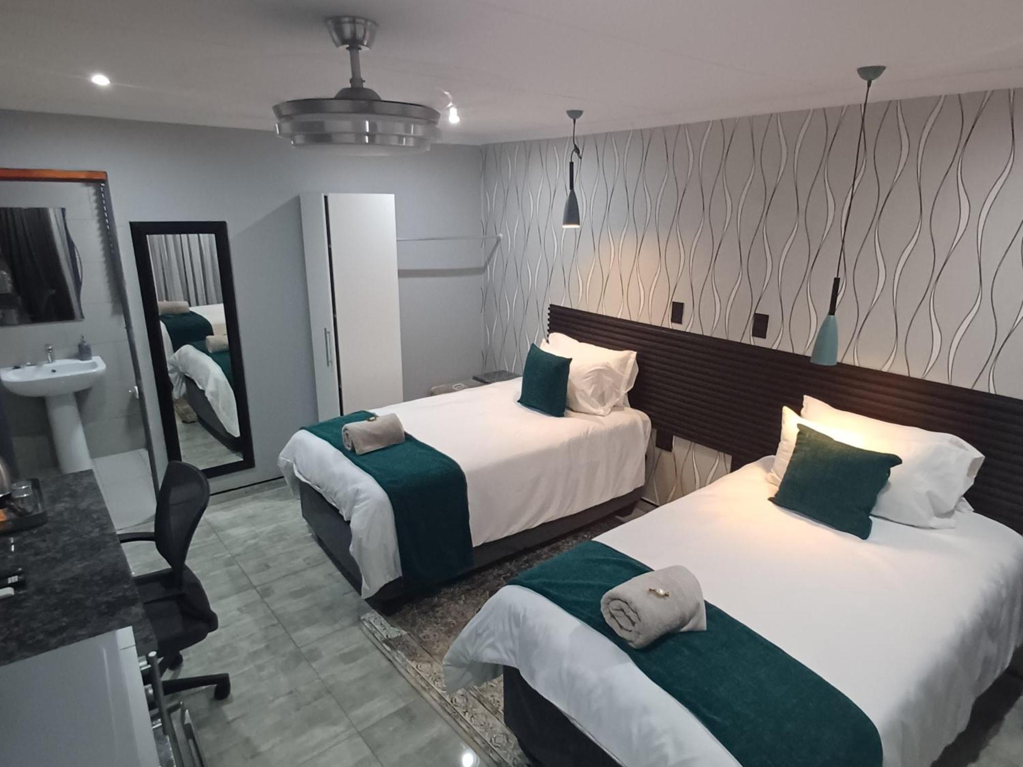 Delux Guesthouse Volksrust Bagian luar foto