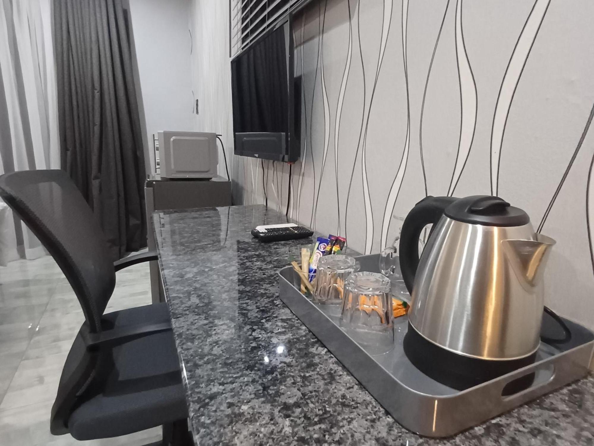 Delux Guesthouse Volksrust Bagian luar foto